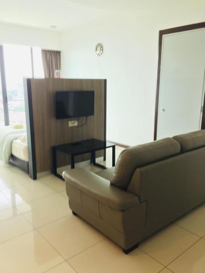 Private Apartment *
